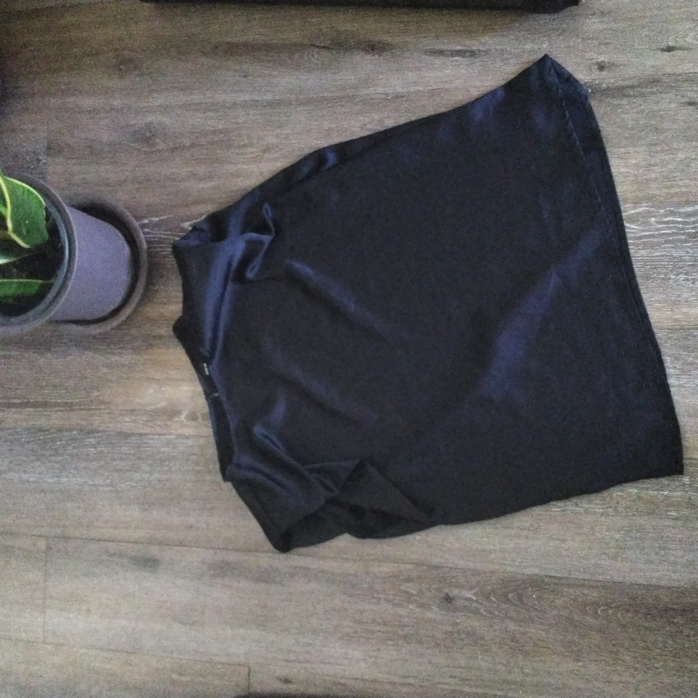🌁 NWOT: SHEIN, BLACK SATIN SHORT CAPPED SLEEVE BLOUSE W/ SHOULDER PADS.